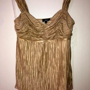 Pretty gold AGB blouse great for Holiday!🌼🌻